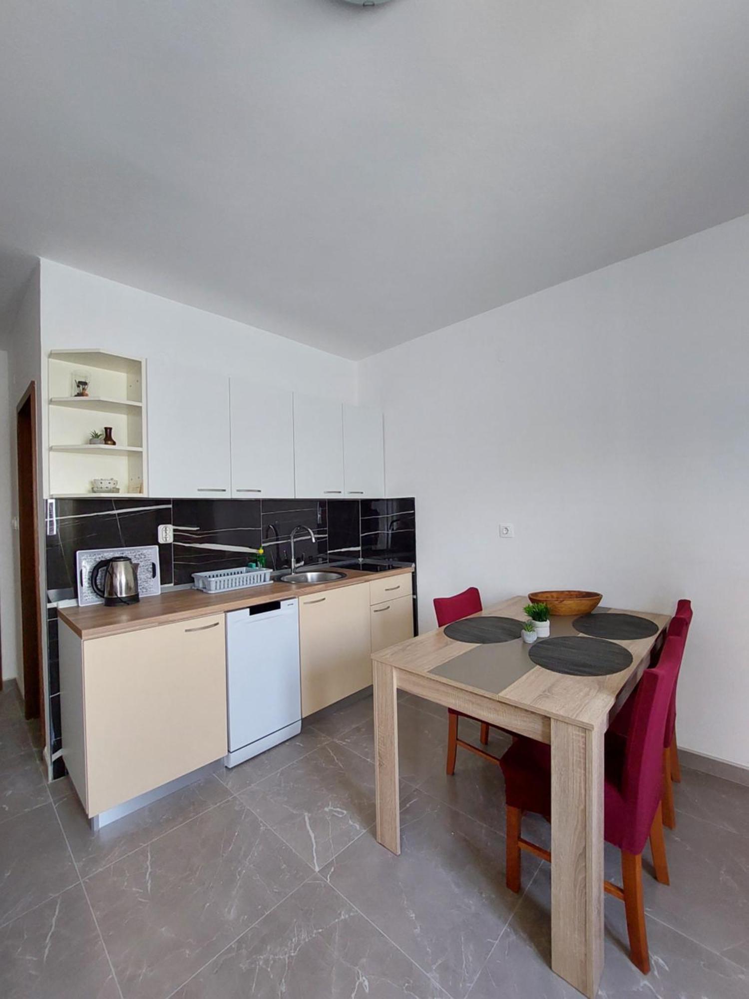 Apartments Nenad & Marija Pag Town Exterior photo