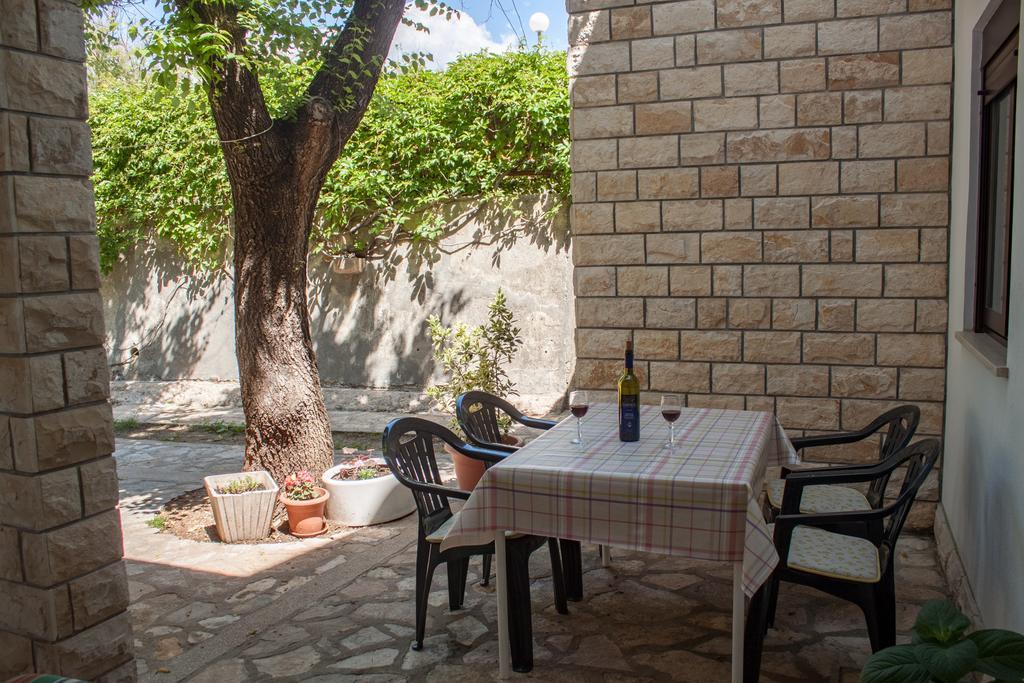 Apartments Nenad & Marija Pag Town Exterior photo